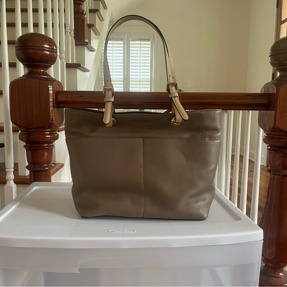 Michael Kors hand bag